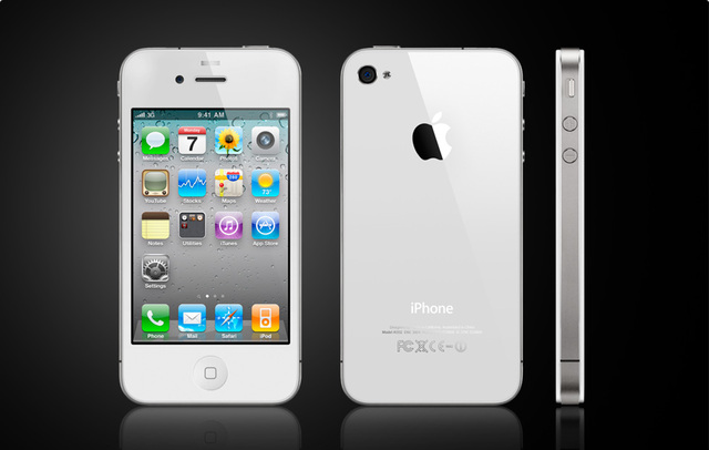 iPhone 4 na voljo v črni ali beli barvi / vir: Apple.com