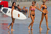 Seksi deskarka (surferka) v bikiniju - thumbnail