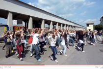 Flash mob na železniški postaji / vir: YouTube - thumbnail