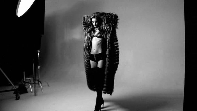 Rosie Huntington-Whiteley zgoraj za brez DT Magazine