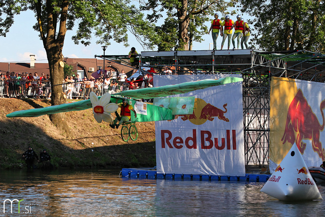 2. Red Bull Flugtag na Špici (16. 6. 2012, Ljubljana)