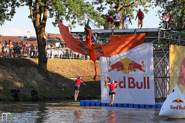 2. Red Bull Flugtag na Špici (16. 6. 2012, Ljubljana)