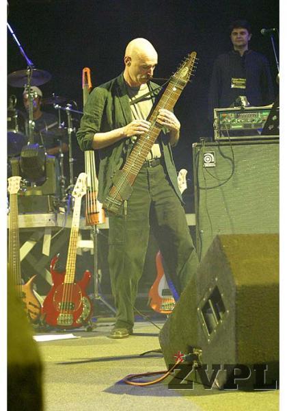 Tony Levin na 12 strunskem basu