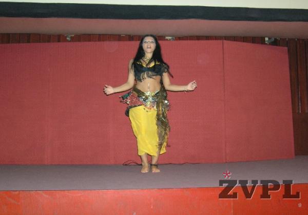 Sabina Ramsak nas je s trebusnim plesom popeljala v Orient