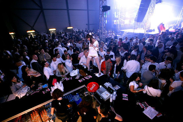 Playboy White Invasion Party v 222 slikah