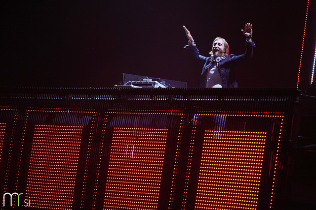 Red (x-mas) party: David Guetta, Afrojack in Paris Hilton v Stožicah