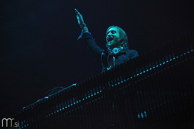 Red (x-mas) party: David Guetta, Afrojack in Paris Hilton v Stožicah