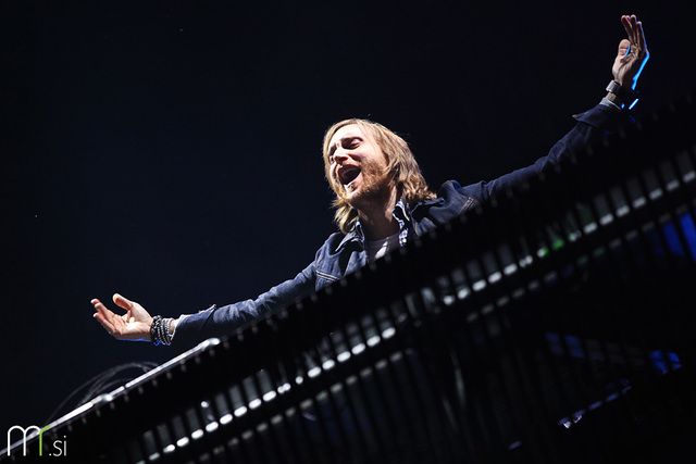 Red (x-mas) party: David Guetta, Afrojack in Paris Hilton v Stožicah