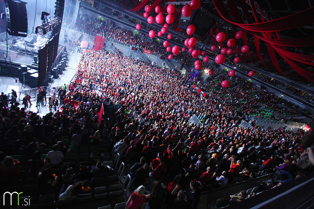 Red (x-mas) party: David Guetta, Afrojack in Paris Hilton v Stožicah