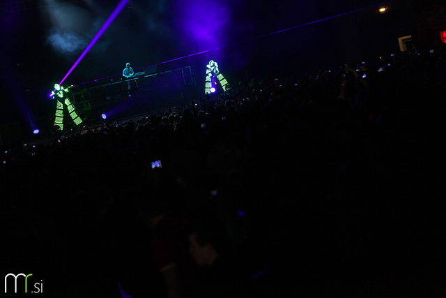 Red (x-mas) party: David Guetta, Afrojack in Paris Hilton v Stožicah