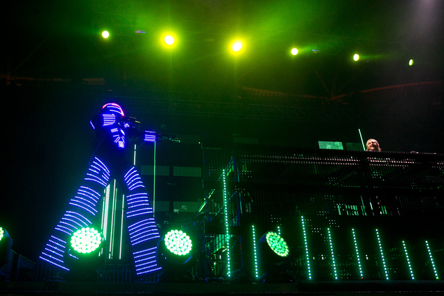 Red (x-mas) party: David Guetta, Afrojack in Paris Hilton v Stožicah
