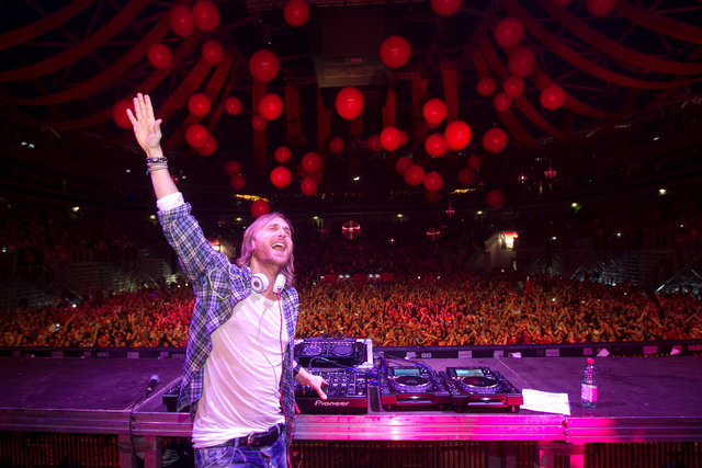 Red (x-mas) party: Davida Guetta, Afrojack in Paris Hilton v Stožicah