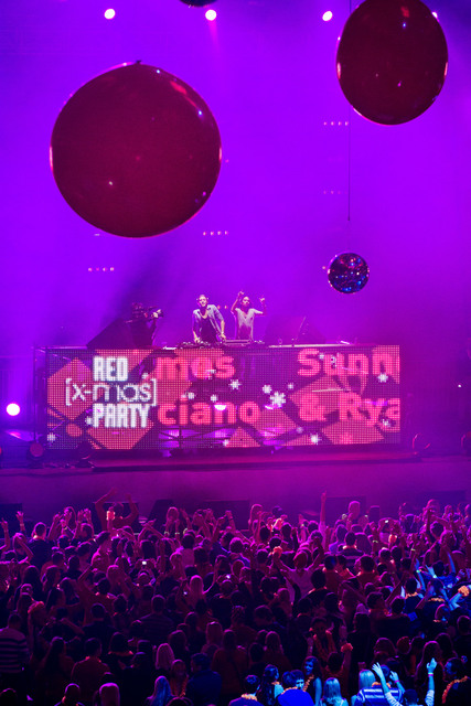 Red (x-mas) party: David Guetta, Afrojack in Paris Hilton v Stožicah