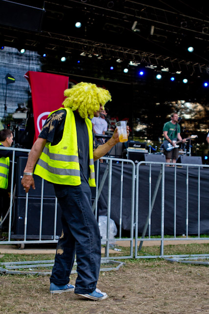 Obiskovalci v nedeljo na festivalu Rock Otočec 2011