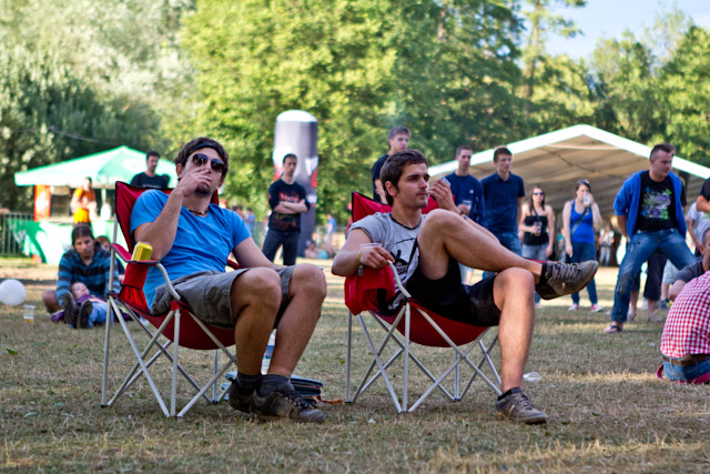 Obiskovalci v nedeljo na festivalu Rock Otočec 2011