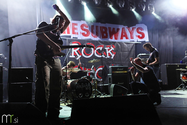 The Subways, Adam, S.A.R.S. in Passogigante v Kinu Šiška