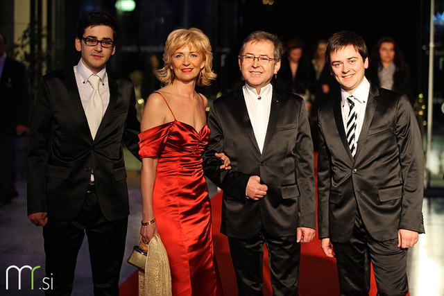 Samo Kozlevčar, Eva Kozlevčar, Tomaž Kozlevčar, Nino Kozlevčar - rdeča preproga Viktorji 2010