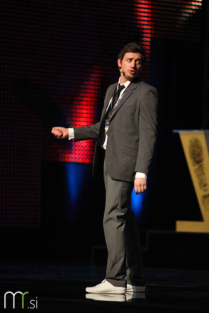Tin Vodopivec je publiko zabaval med odmori - Viktorji 2010
