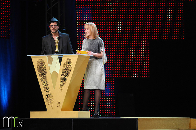 Miha Knific in Silva Čušin, podeljevalca viktorja za naj igrano TV-oddajo - Viktorji 2010