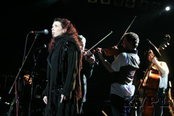 Vesna Zornik in Mali bogovi