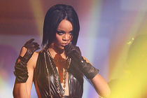 Rihanna prihaja v Ljubljano, 24. junija 2011 v Stožice / foto: MiKeARB, vir: flic.kr/p/6kHwZn - thumbnail