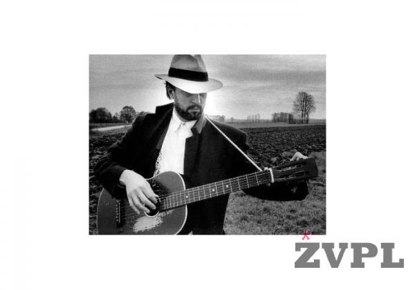 Vlado s crno kitaro (foto Egon Kase)