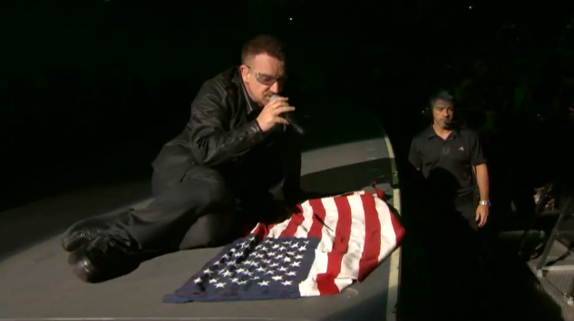 Bono in ameriška zastava / vir: youtube.com