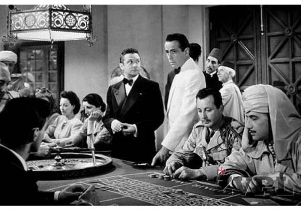 Casablanca - Humprey Bogart za mizo