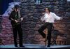 Carlos Santana in Antonio Banderas sta izvedla zmagovalno pesem (foto (C) AMPAS) - thumbnail