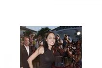 Angelina Jolie na premieri filma Tomb Raider - thumbnail