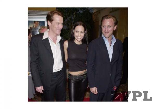 Iain Glen, Angelina in Daniel Craig