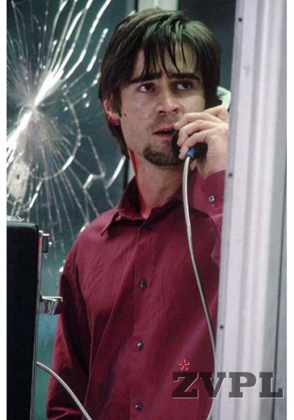 Colin Farrell ujet v telefonski govorilnici
