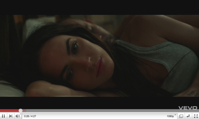 Eminem: Love The Way You Lie ft. Rihanna (z Megan Fox in Dominic Monaghan) vir: YouTube