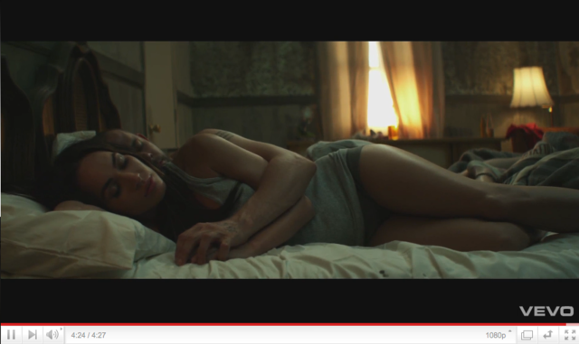 Eminem: Love The Way You Lie ft. Rihanna (z Megan Fox in Dominic Monaghan) vir: YouTube