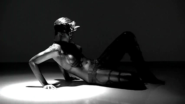 Rihanna je seksi v novem videou Rock Star 101 / vir: YouTube