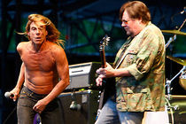 Iggy Pop in Ron Asheton na odru (vir NME) - thumbnail