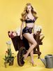 Amanda Seyfried kot pin-up dekle - thumbnail