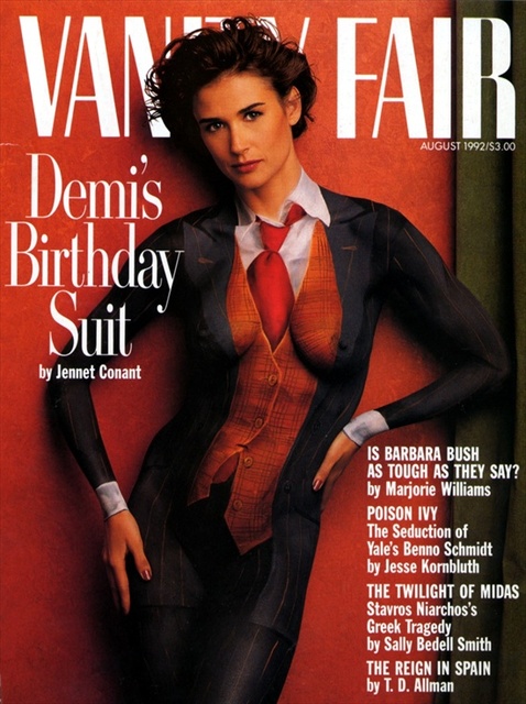 Demi Moore gola, s poslikavo na koži na naslovnici revije Vanity Fair, avgust 1992