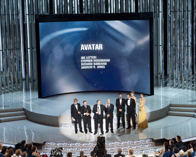 Oskarja za najboljše vizualne učinke za film Avatar so dobili Andrew R. Jones, Richard Baneham, Joe Letteri in  Stephen Rosenbaum / foto: Erik Ovanespour / ©A.M.P.A.S.