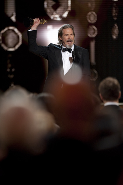 Jeff Bridges je dobil Oscarja za glavno moško vlogo v filmu Crazy Heart  / foto: Michael Yada / ©A.M.P.A.S.