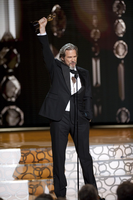 Jeff Bridges je dobil Oscarja za glavno moško vlogo v filmu Crazy Heart  / foto: Michael Yada / ©A.M.P.A.S.