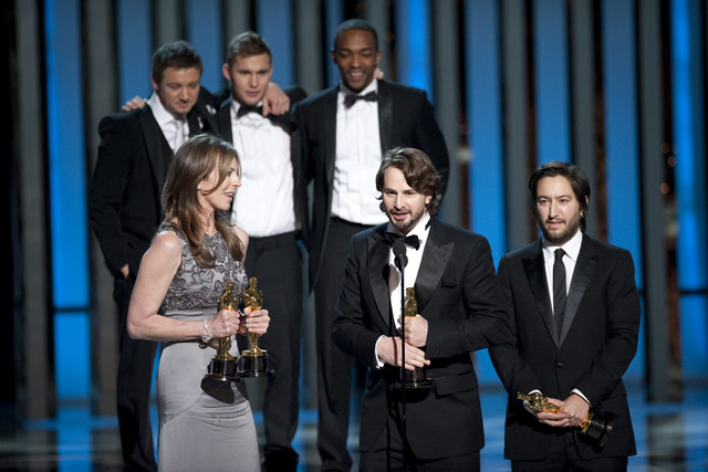 Kathryn Bigelow, Brian Geraghty, Mark Boal in Greg Shapiro so prejeli Oscarja za najboljši film / foto: Michael Yada / ©A.M.P.A.S.