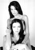 Adrianne Curry v objemu s prijateljico / vir: TwitPic - thumbnail