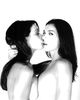 Adrianne Curry v objemu s prijateljico / vir: TwitPic - thumbnail