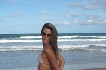 Alessandra Ambrosio seksi v bikiniju / vir: osebni arhiv - thumbnail