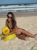 Alessandra Ambrosio seksi v bikiniju / vir: osebni arhiv - thumbnail