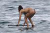 Alessandra Ambrosio na plaži na Havajih - thumbnail