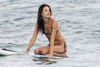 Alessandra Ambrosio na plaži na Havajih - thumbnail