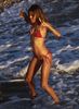 Alessandra Ambrosio kaže jezikček na snemanju za Victoria's Secret - thumbnail