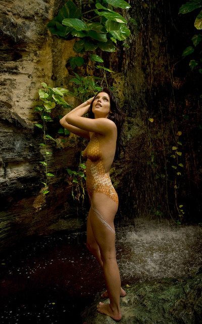 Ashley Greene – Sports Illustrated Magazine Photoshoot / vir: hotcelebshome.com